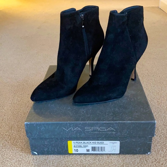 Via Spiga Shoes - Via Spiga, V Peak black suede booties size 10M